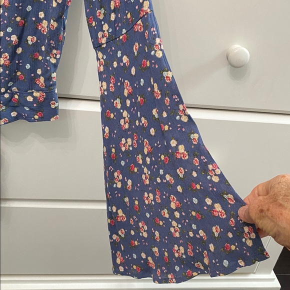 Polly & Esther Navy Floral Lace Trim Blouse. Beautiful and Feminine. XS. NWT - Picture 10 of 11